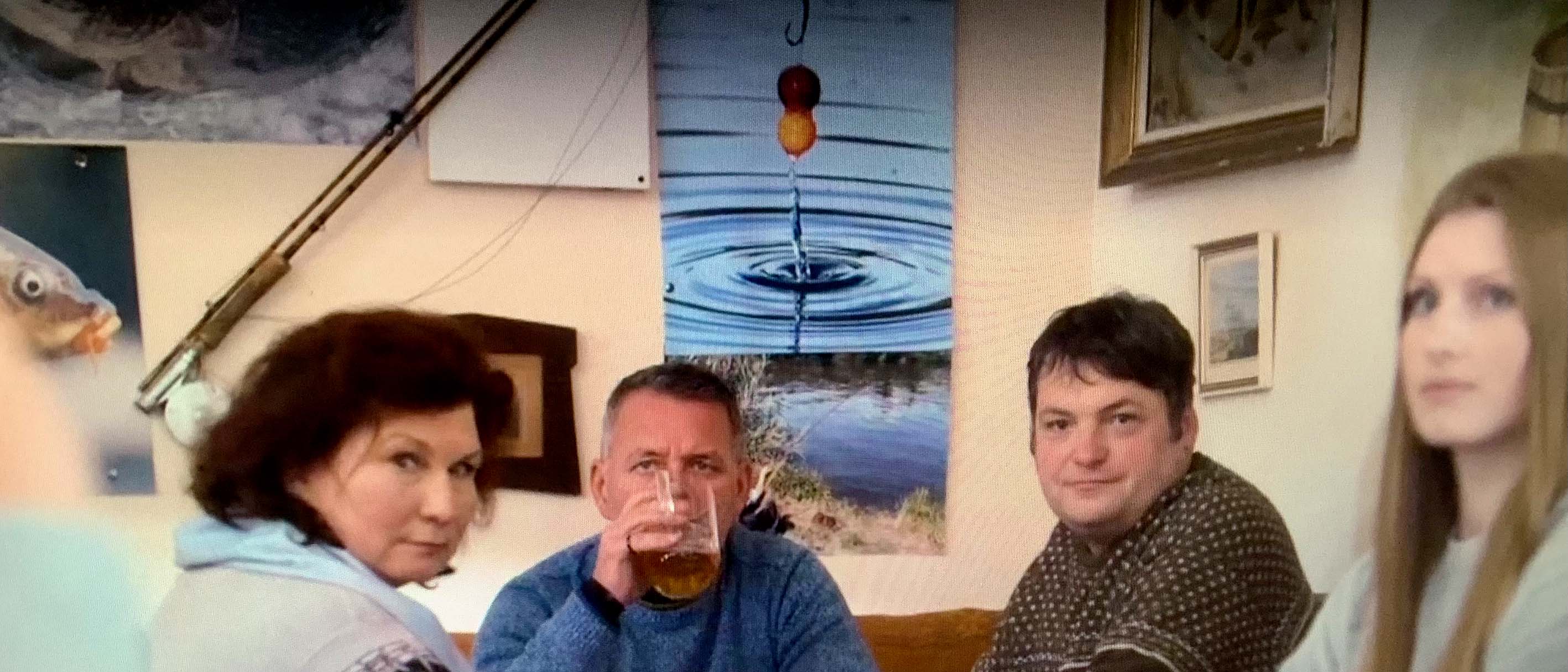 Příprava rekvizit u auta